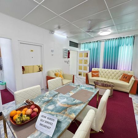 Ontrack Travel Transit Hotel Male Exterior foto