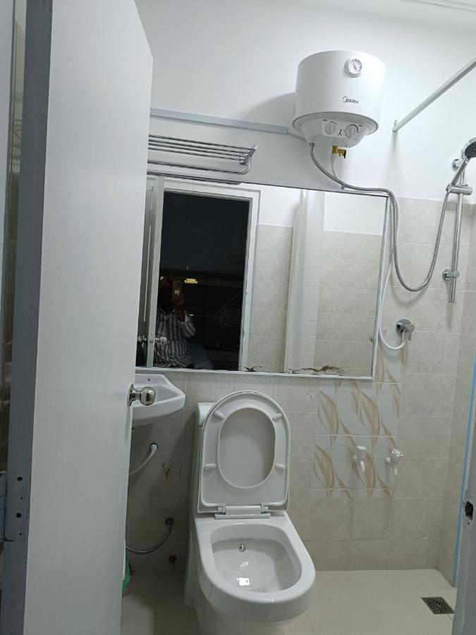 Ontrack Travel Transit Hotel Male Exterior foto