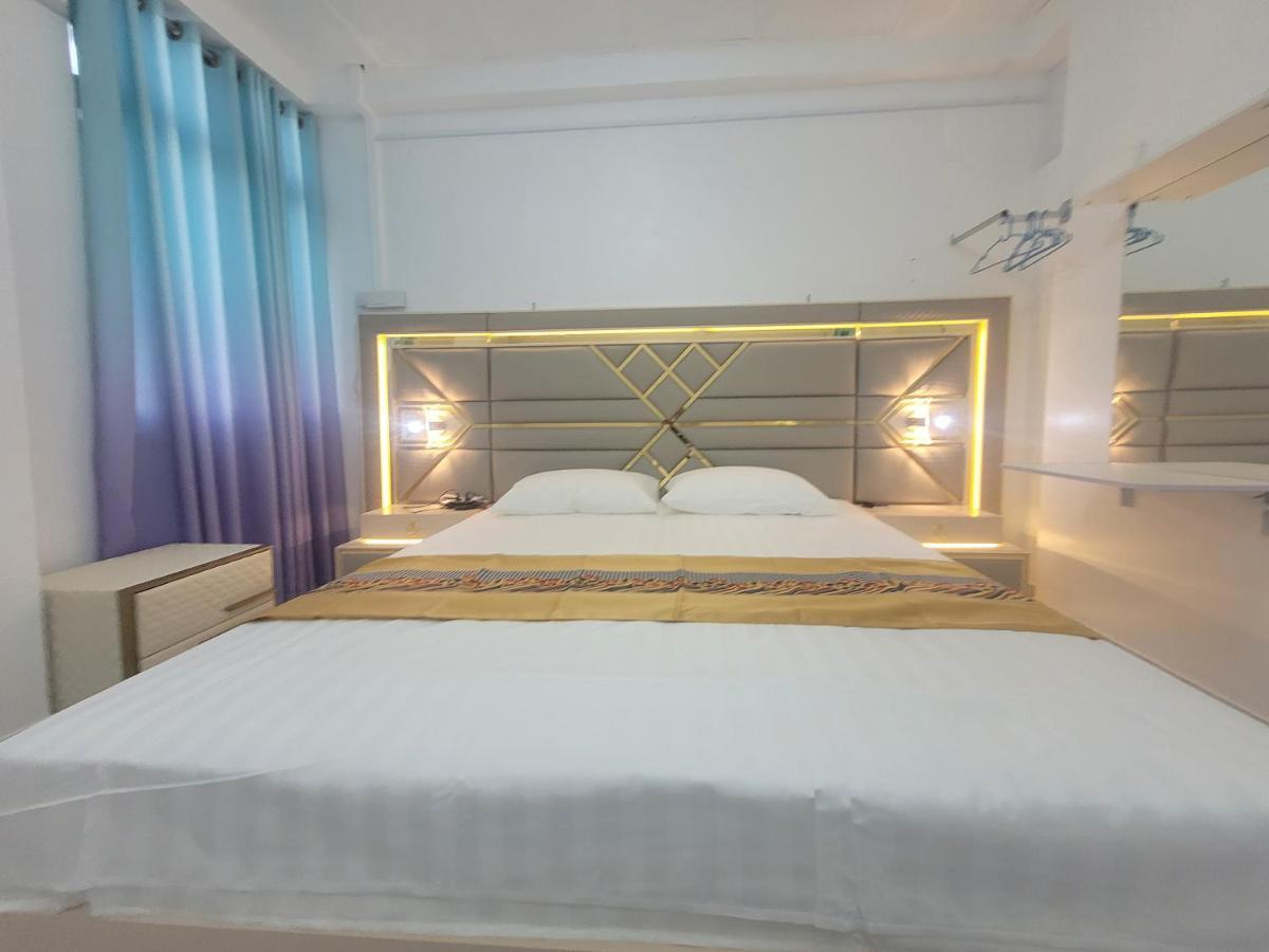 Ontrack Travel Transit Hotel Male Exterior foto