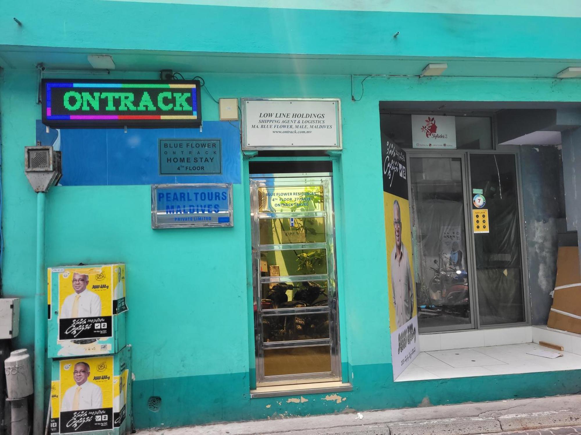 Ontrack Travel Transit Hotel Male Exterior foto