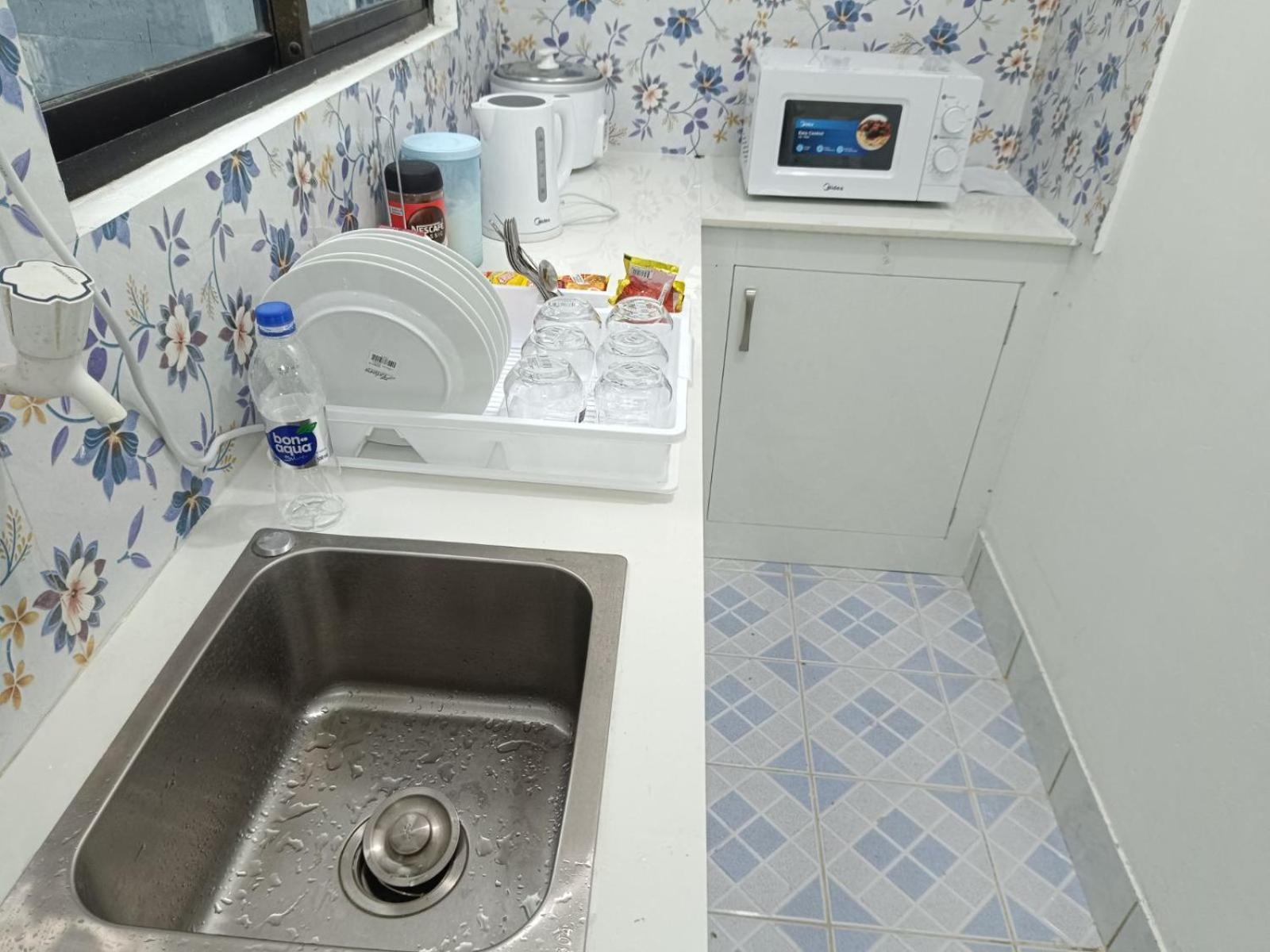 Ontrack Travel Transit Hotel Male Exterior foto